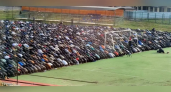 Сотни мусульман встретили Ураза-байрам на стадионе в Яблоновском