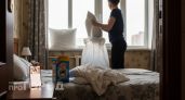 Верните подушкам первозданную чистоту: копеечный способ убрать въевшуюся грязь и неприятный запах за один раз