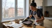 Гости на пороге а дома пусто: смешайте эти простые продукты за пять минут и получите идеальный пирог к чаю