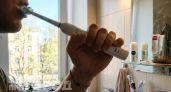 Хватит портить эмаль: стоматолог объяснил, почему чистить зубы сразу после завтрака — плохая идея
