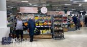 Почему кассиры перевзвешивают ваш товар: простая хитрость магазинов, из-за которой вы постоянно переплачиваете