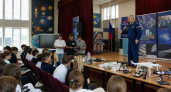 300 краснодарских школьников встретились с легендой космонавтики Джанибековым