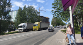 Зачем дальнобойщики стали мешать обгонять легковым машинам и ездить близко друг к другу на трассе - ответ удивит многих