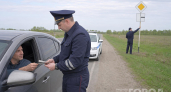 С дорожных знаков убирают гостиницы: почему водители могут остаться без привычных указателей - ответ автоюриста