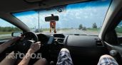 Перестаньте впустую тратить топливо летом: автомеханик объяснил, когда прогрев мотора только вредит машине