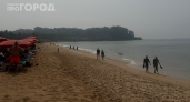Море чистое, но купаться нельзя — что происходит на курортах прямо сейчас