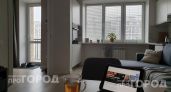 Выкиньте пыльные жалюзи: дизайнеры назвали стильную альтернативу для защиты балкона от палящего солнца