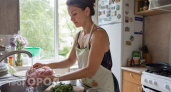 Вы рискуете здоровьем всей семьи: перестаньте мыть сырое мясо под краном и узнайте почему это опасно