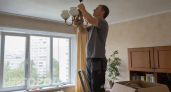 Уберите люстру с потолка прямо сейчас: этот прием сделает вашу квартиру визуально выше и дороже