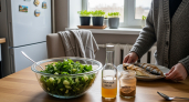 Всего два ингредиента, а вкус — бомба: раскрываем секрет огуречного салата, который покоряет с первой ложки