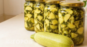 Перестала мариновать кабачки иначе: эта хрустящая закуска съедается мгновенно и никогда не доживает до весны