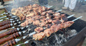 Больше никакого жесткого мяса на углях: добавьте в маринад этот бюджетный продукт для идеальной мягкости