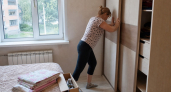 Забудьте про громоздкие шкафы: этот способ организации вещей освободит место в спальне за пару минут