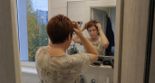 Перестаньте заливать седину черной краской: 5 трендовых приемов, которые вернут лицу свежесть и легкость