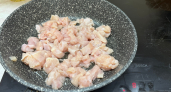 Вы совершаете опасную ошибку на кухне: почему мытье этих продуктов лишь помогает размножению бактерий
