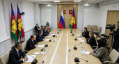 Кондратьев обсудил развитие Армавирской биофабрики, которой в этом году исполнилось 105 лет