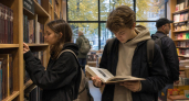Школьникам выплатят по 10000 рублей на покупку книг: как получить средства и где ими можно воспользоваться