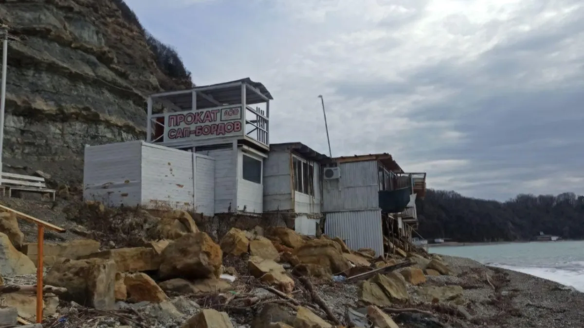 Пляж «Атамановка» лишился арендатора после сноса самостроя