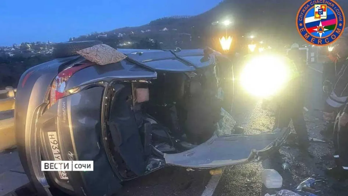 Пятеро пострадали в массовом ДТП на обледенелом мосту в Сочи