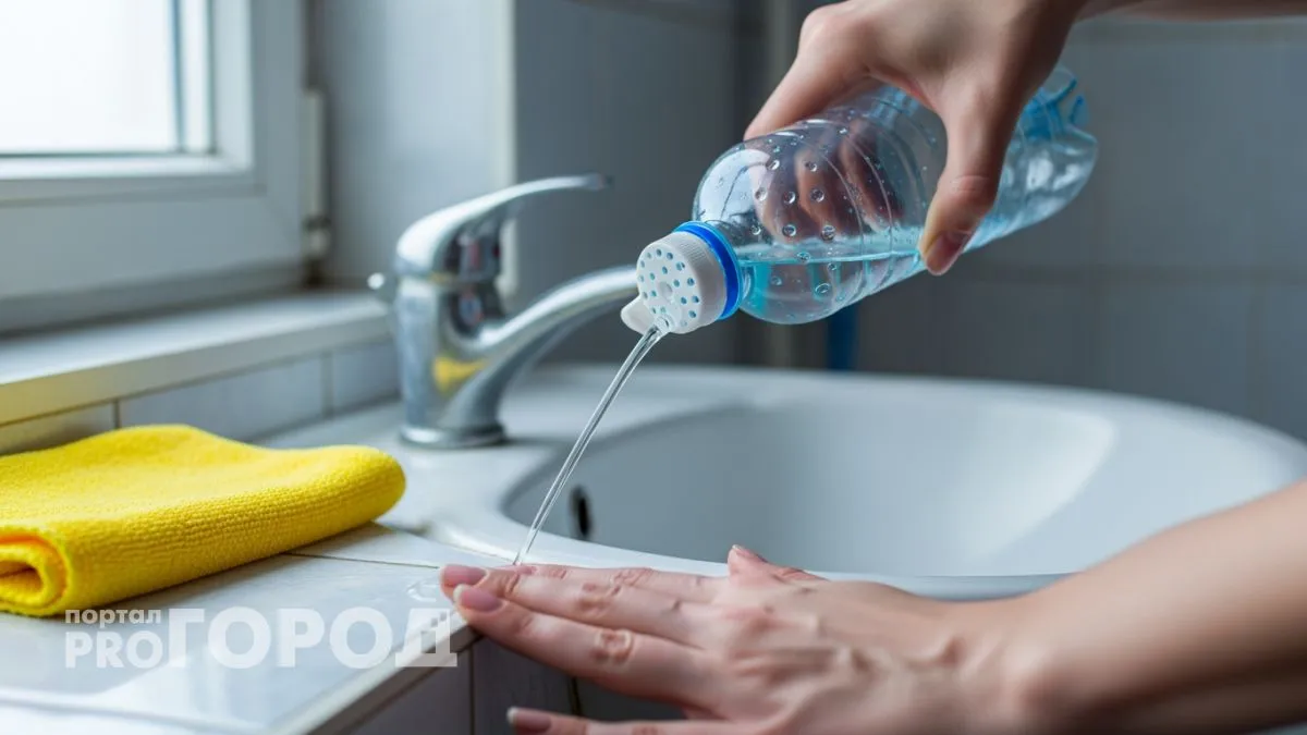 Пустая бутылка из мусорки справляется с многолетней ржавчиной лучше магазинных средств за 200 рублей