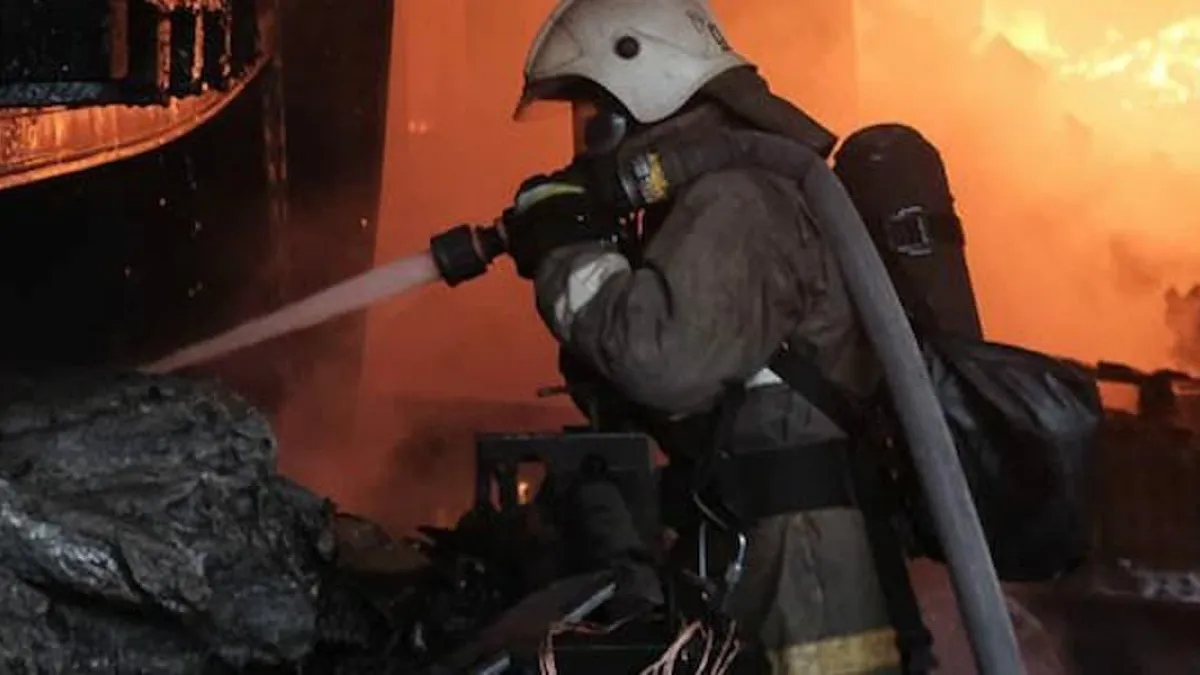 83 спасателя тушат нефтебазу после атаки дронов в Тихорецком районе