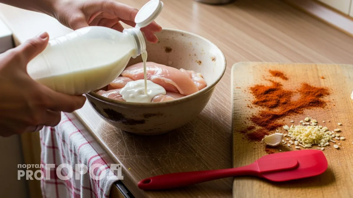 Стакан кефира превратил мою жёсткую курицу в нежнейшее мясо: теперь готовлю только по этому рецепту