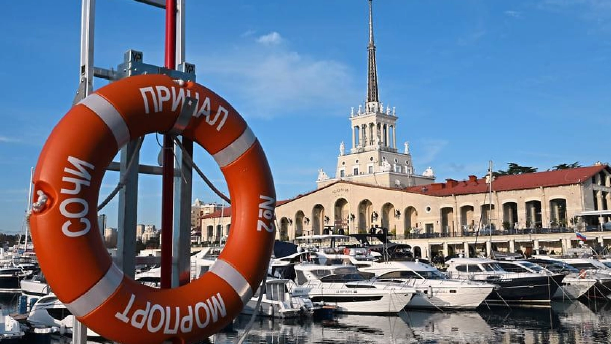 БПЛА повредили крыши двух домов в Лазаревском районе Сочи