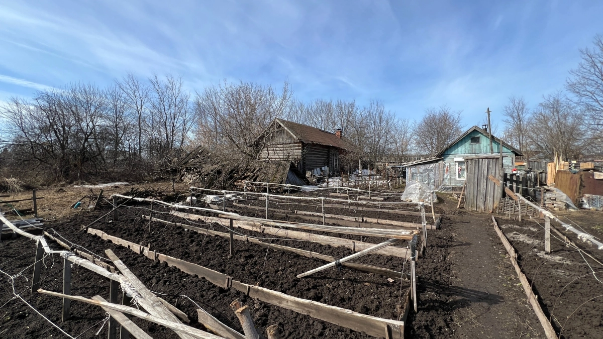 Спасение парника от ветра: неожиданный лайфхак с пластиковыми бутылками — проще не бывает