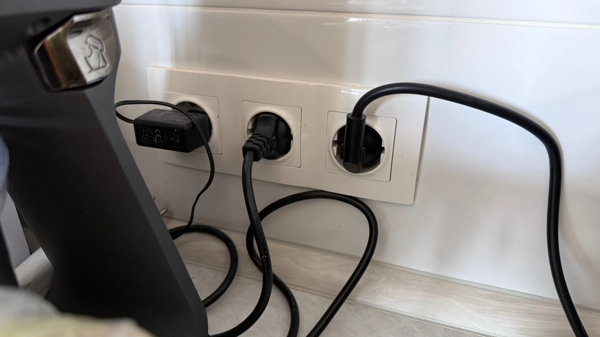 Опасная ошибка в каждом доме: что нельзя включать в удлинитель — проверьте себя