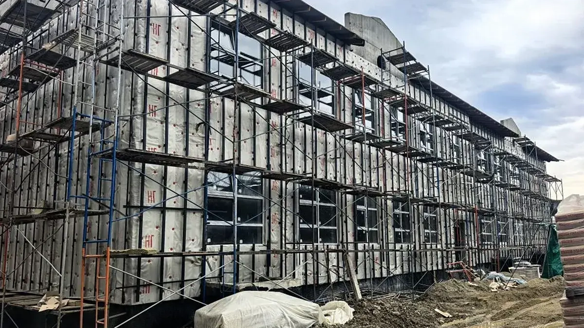 В Сочи строят начальную школу на 400 мест с робототехникой и студией творчества