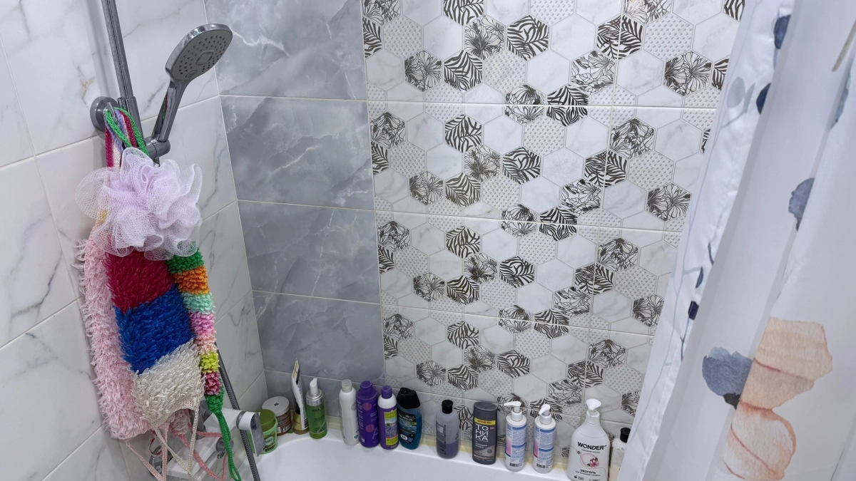 Грибки, болезни и инфекции: что на самом деле живёт в вашей мочалке и как часто ее надо менять