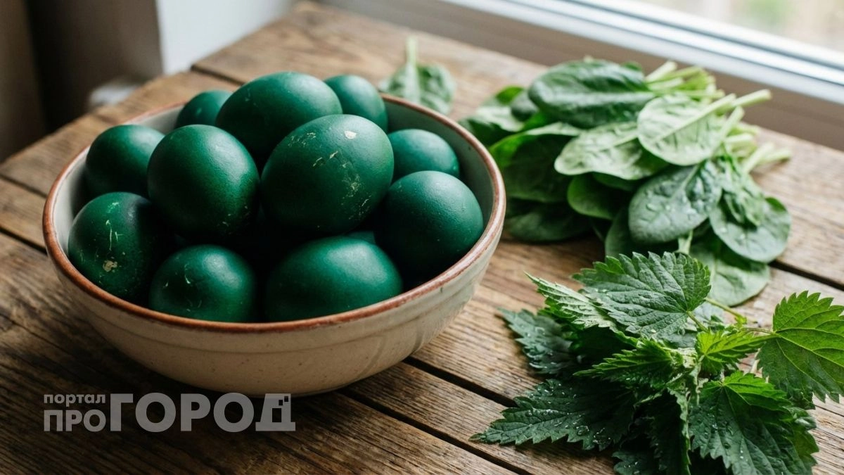 Две травы - и изумрудные яйца как самоцветы: натуральный способ удивить гостей