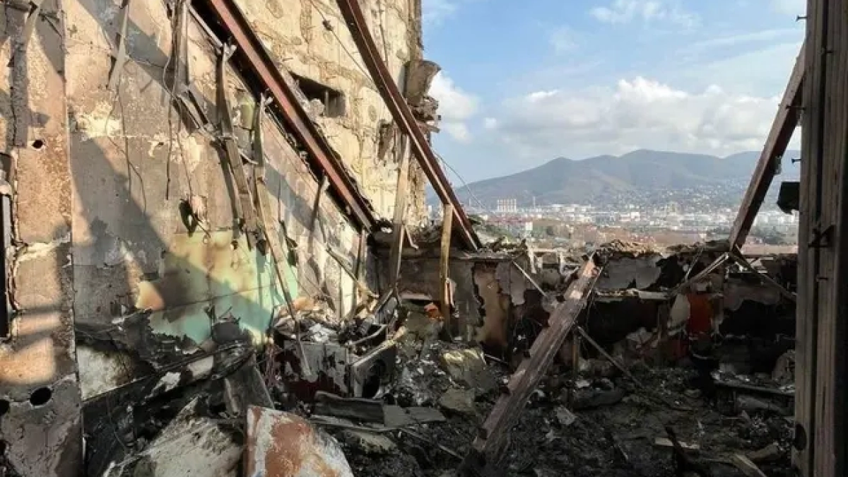 Жительница Туапсе добивается ремонта после атаки беспилотников на многоквартирный дом