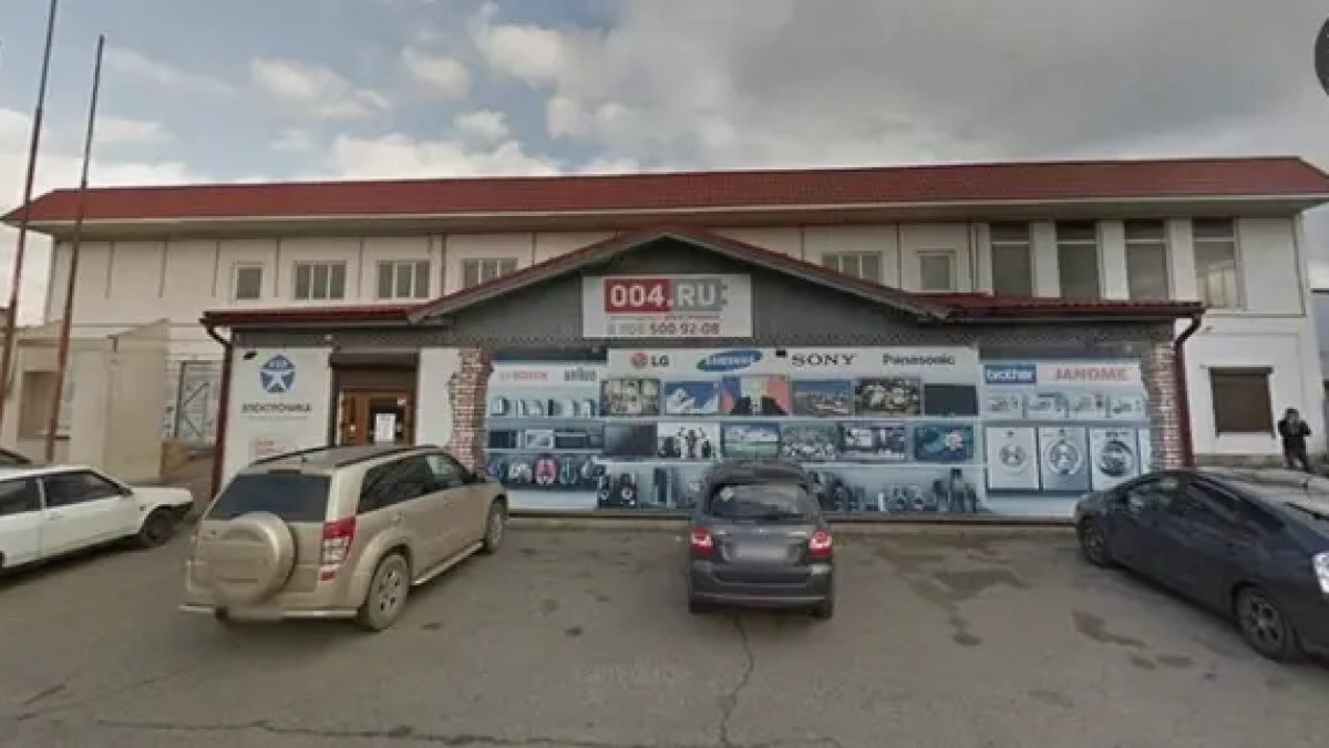 В Краснодаре снесли самовольный торговый центр площадью 1200 кв. м