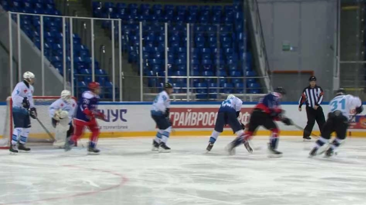 Врачи из шести городов России сыграли в хоккей на турнире Кубок Гиппократа 40+