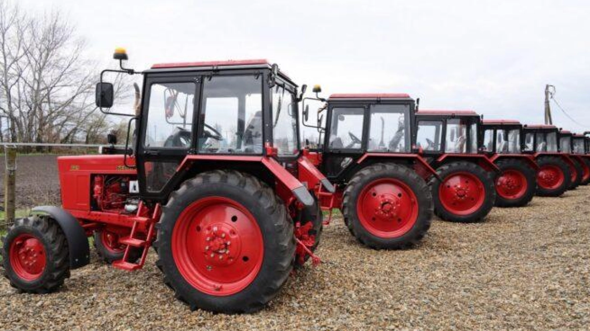 Кондратьев осмотрел центр белорусской сельхозтехники с 15 брендами в Усть-Лабинске