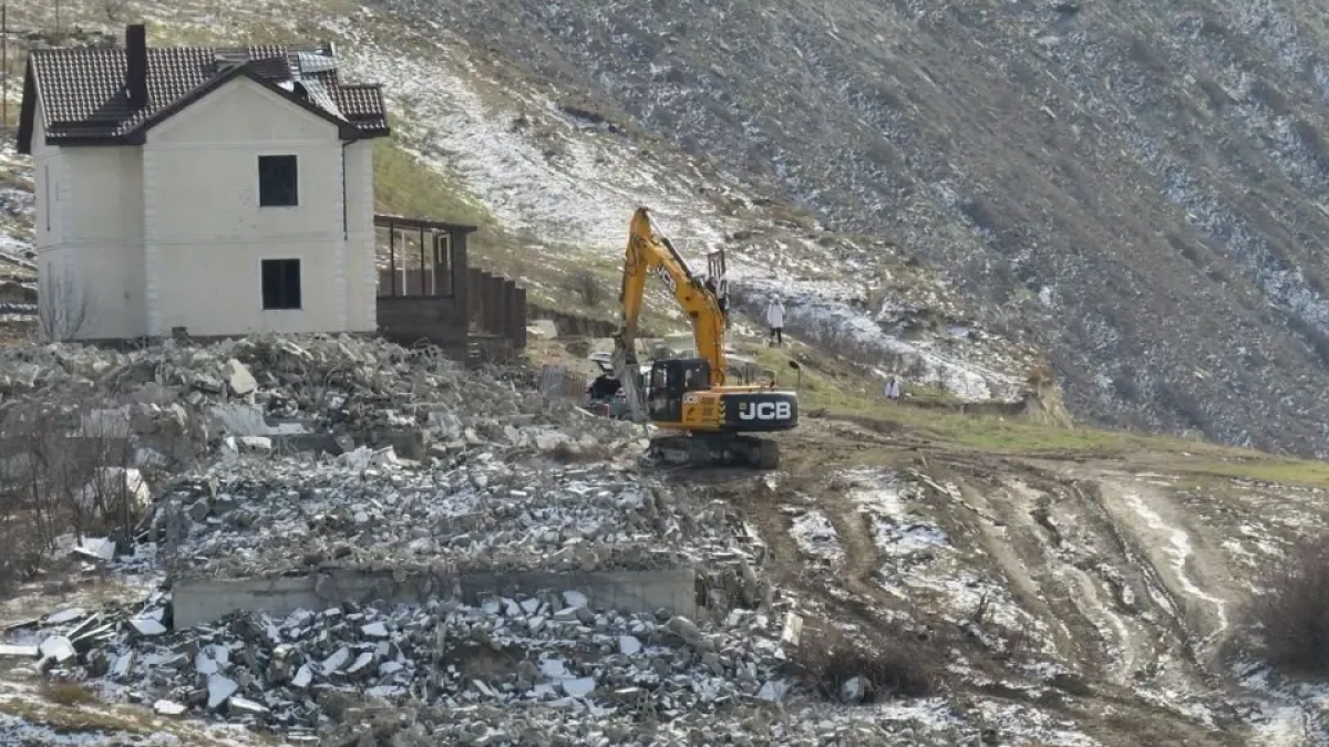 Приставы снесли 13 недостроев в Анапе: застройщик нарушил сроки разрешений