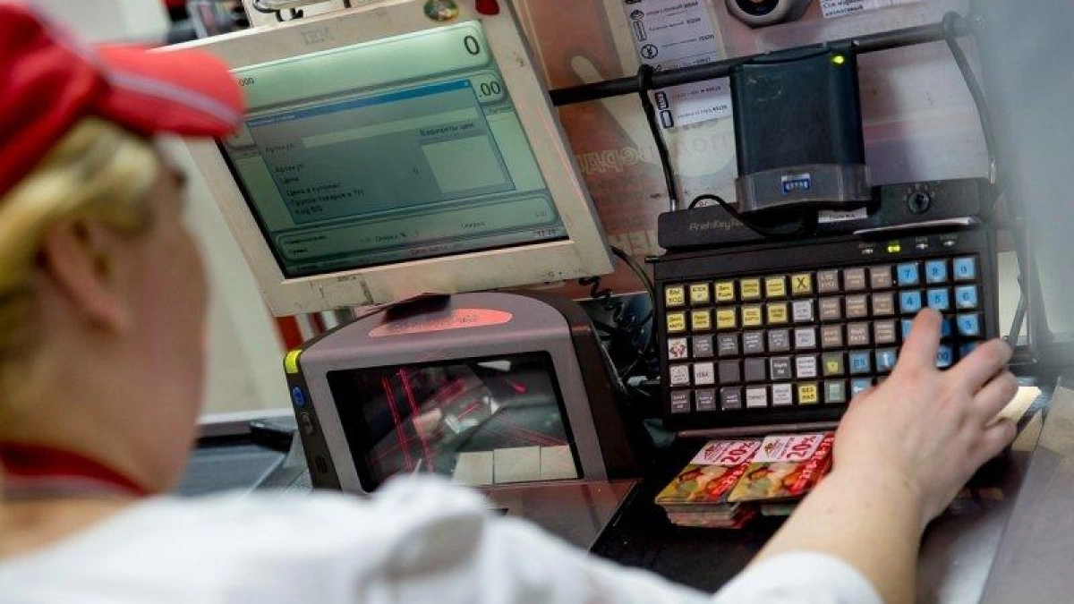 Кассы встали в магазинах, кафе и аптеках центра Краснодара