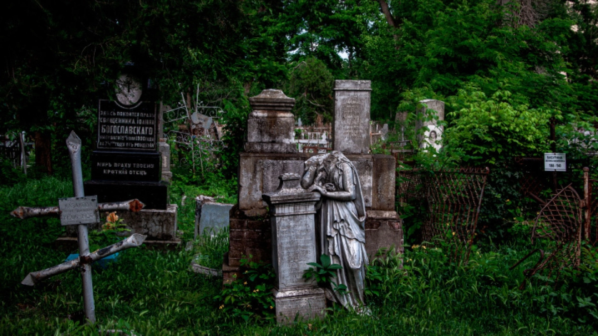 Загадочные блики на фото и темные силуэты: три жуткие аномальные зоны Кубани