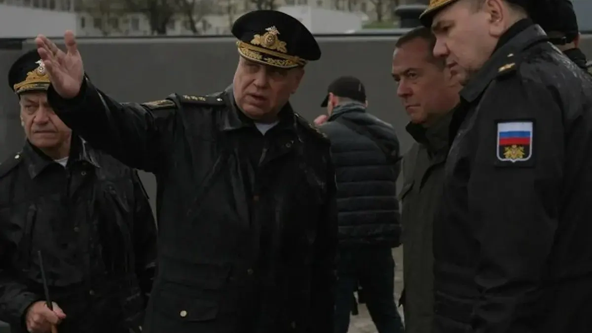 Медведев провел в Новороссийске совещание по поставкам вооружений и защите Черноморского побережья