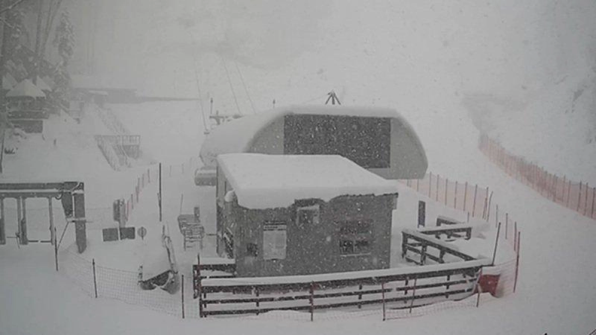 В апреле на Роза Пик намело больше трёх метров снега