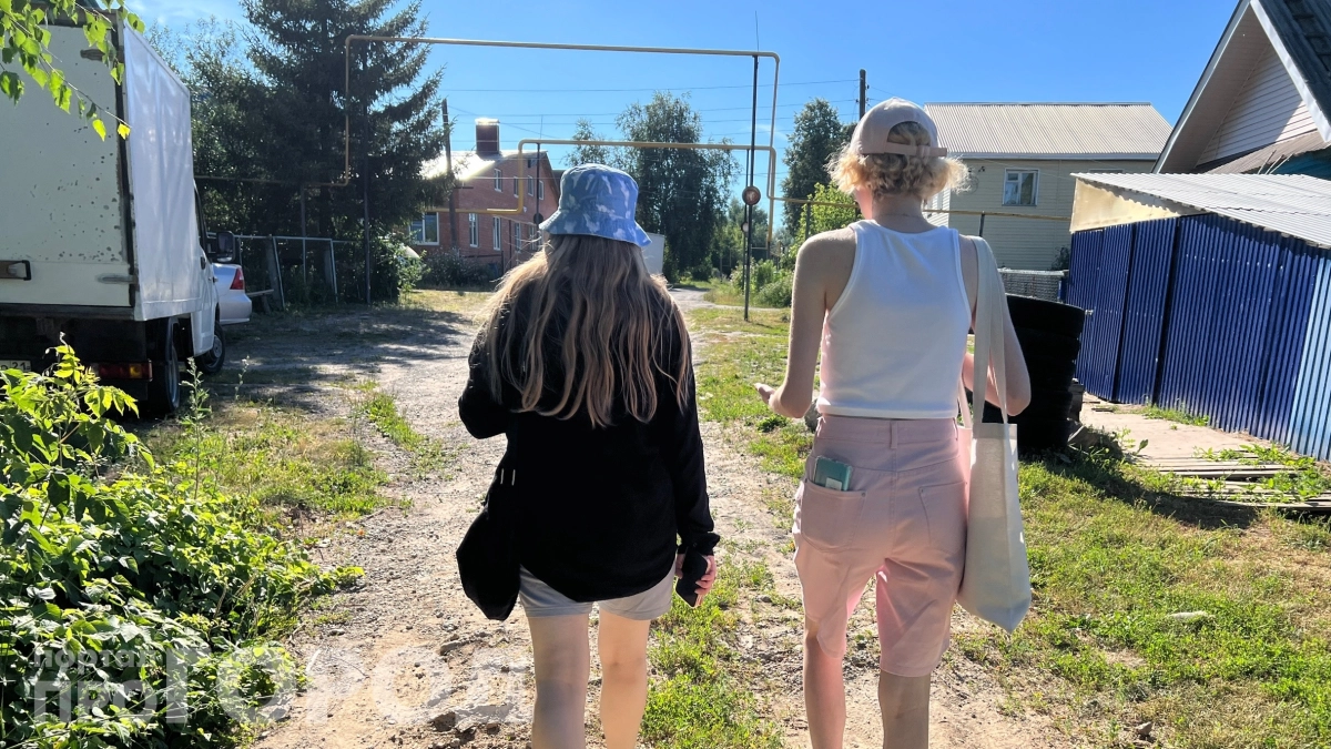 Вместо Дубая — лопата: почему зумеры массово бегут в деревню и платят, чтобы копать картошку