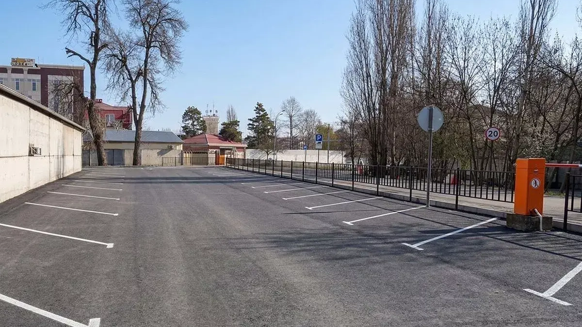 У аэропорта Краснодара открылась бесплатная парковка на 35 мест