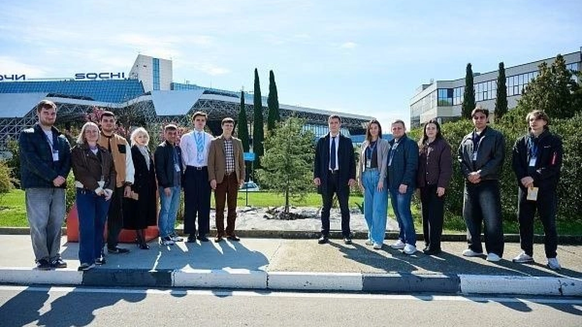 В аэропорту Сочи высадили кедр в честь позывного Гагарина