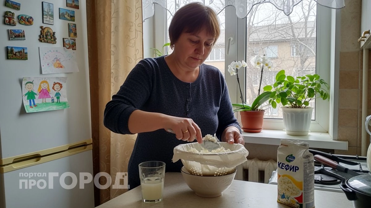 Больше не трачу деньги на магазинный творог: просто замораживаю кефир и получаю нежный продукт за копейки