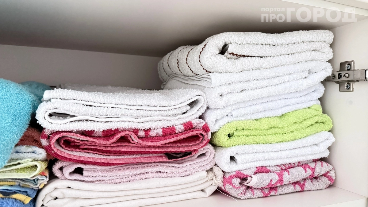 Японки уже давно так делают, а до нас только дошло: ритуал, который отбеливает кухонный текстиль без едкой химии