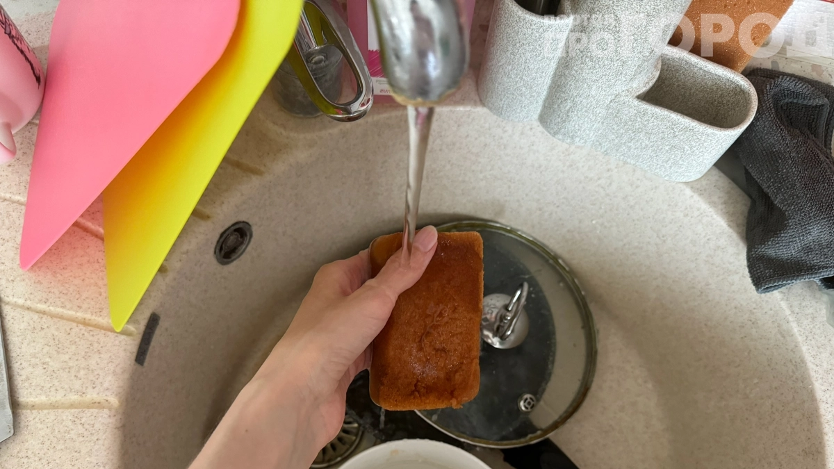 Забудьте про «доместосы»: бабушка терла кран маслом, и он сиял как зеркало