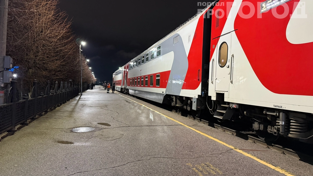 Один туалет на весь вагон испортил всю поездку: кошмар в плацкарте — пассажиры в ярости