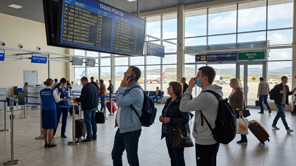 Аэропорт Геленджика возобновил полёты после снятия ограничений безопасности