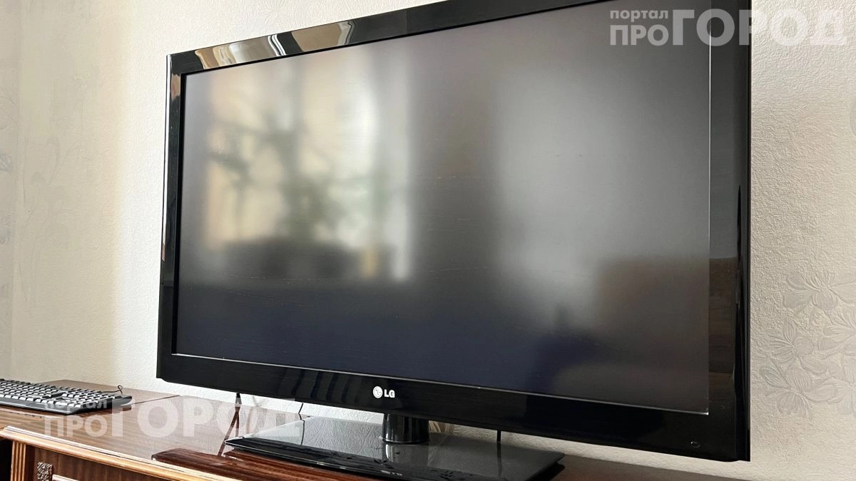 Вы убиваете свой телевизор неправильной чисткой: узнайте как убрать пятна и пыль без вреда для матрицы